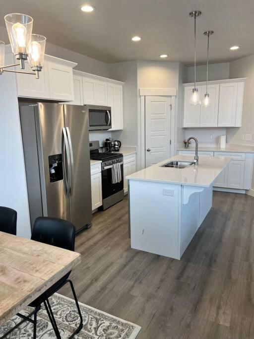 Brand New 3-Beds Stylish Entire House At Lehi Villa Exterior foto