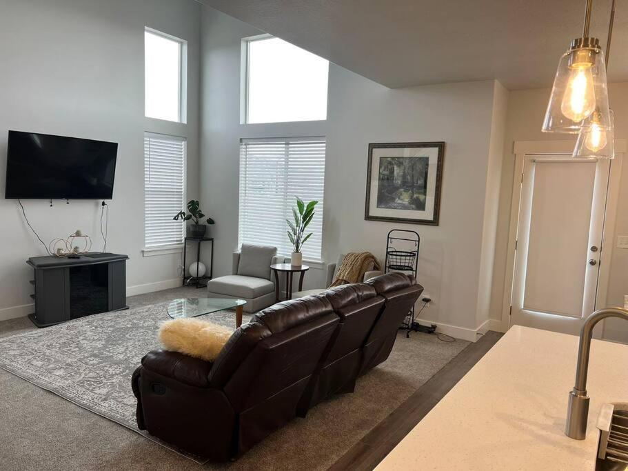 Brand New 3-Beds Stylish Entire House At Lehi Villa Exterior foto