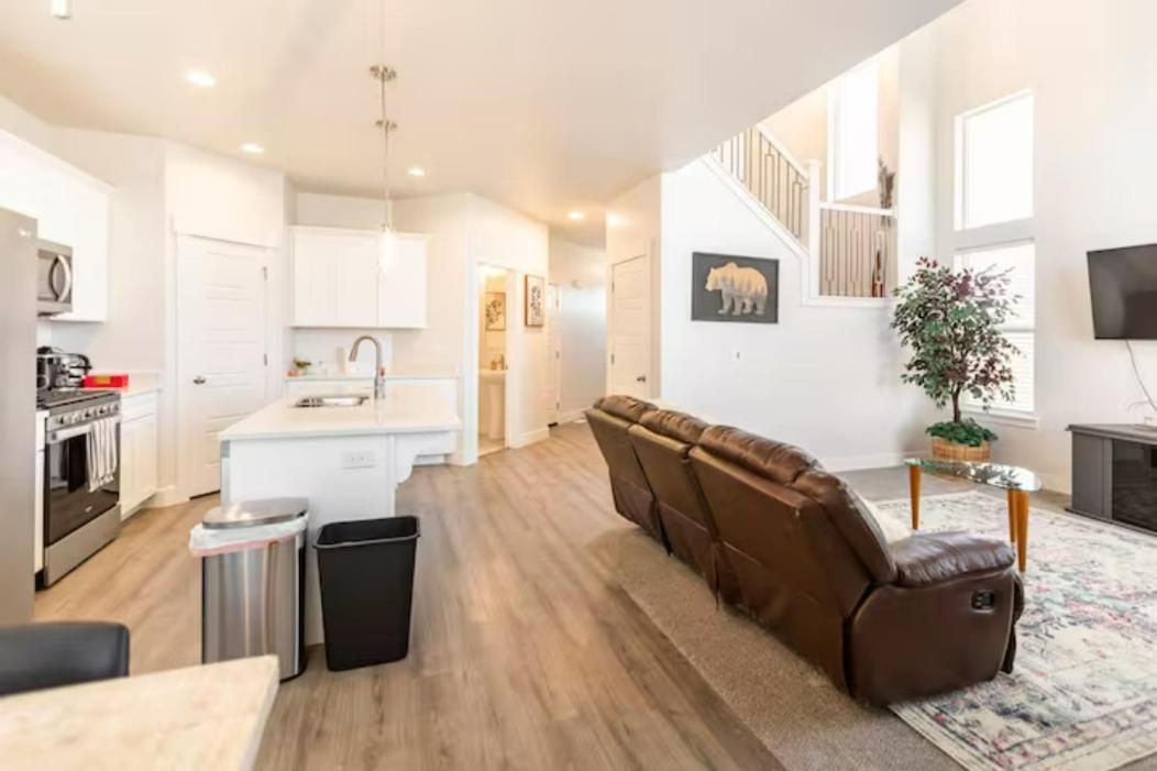 Brand New 3-Beds Stylish Entire House At Lehi Villa Exterior foto