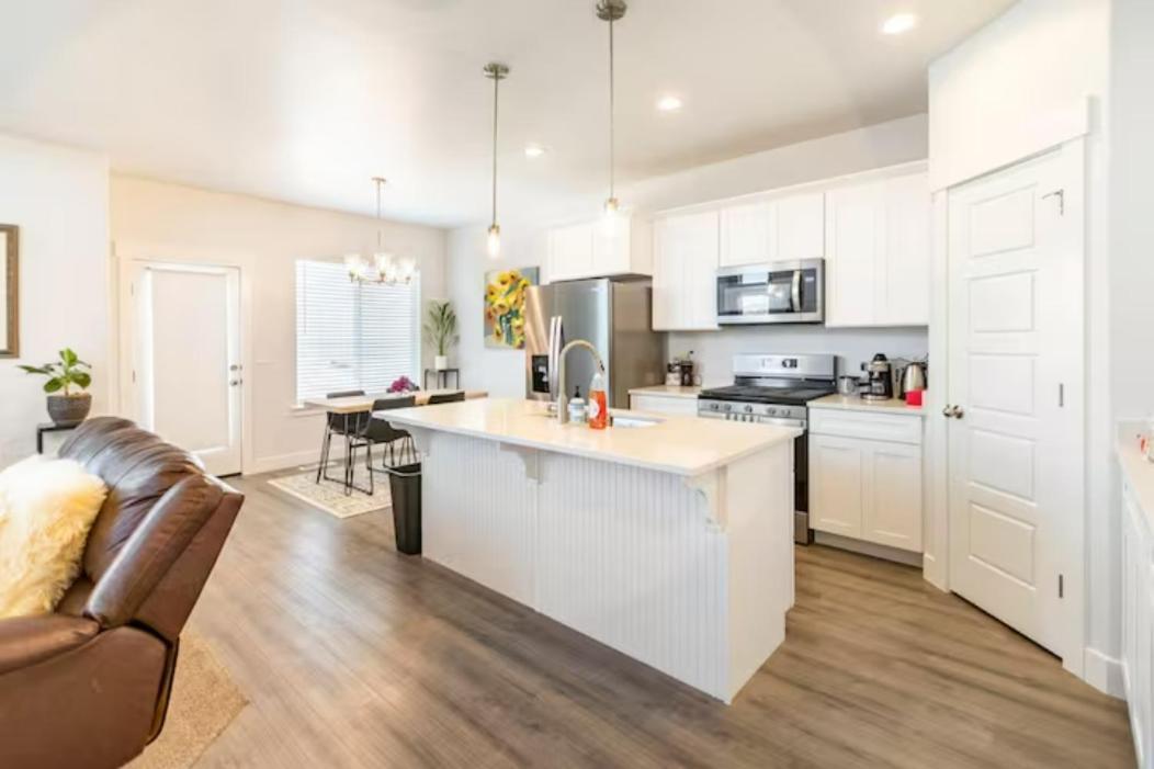 Brand New 3-Beds Stylish Entire House At Lehi Villa Exterior foto